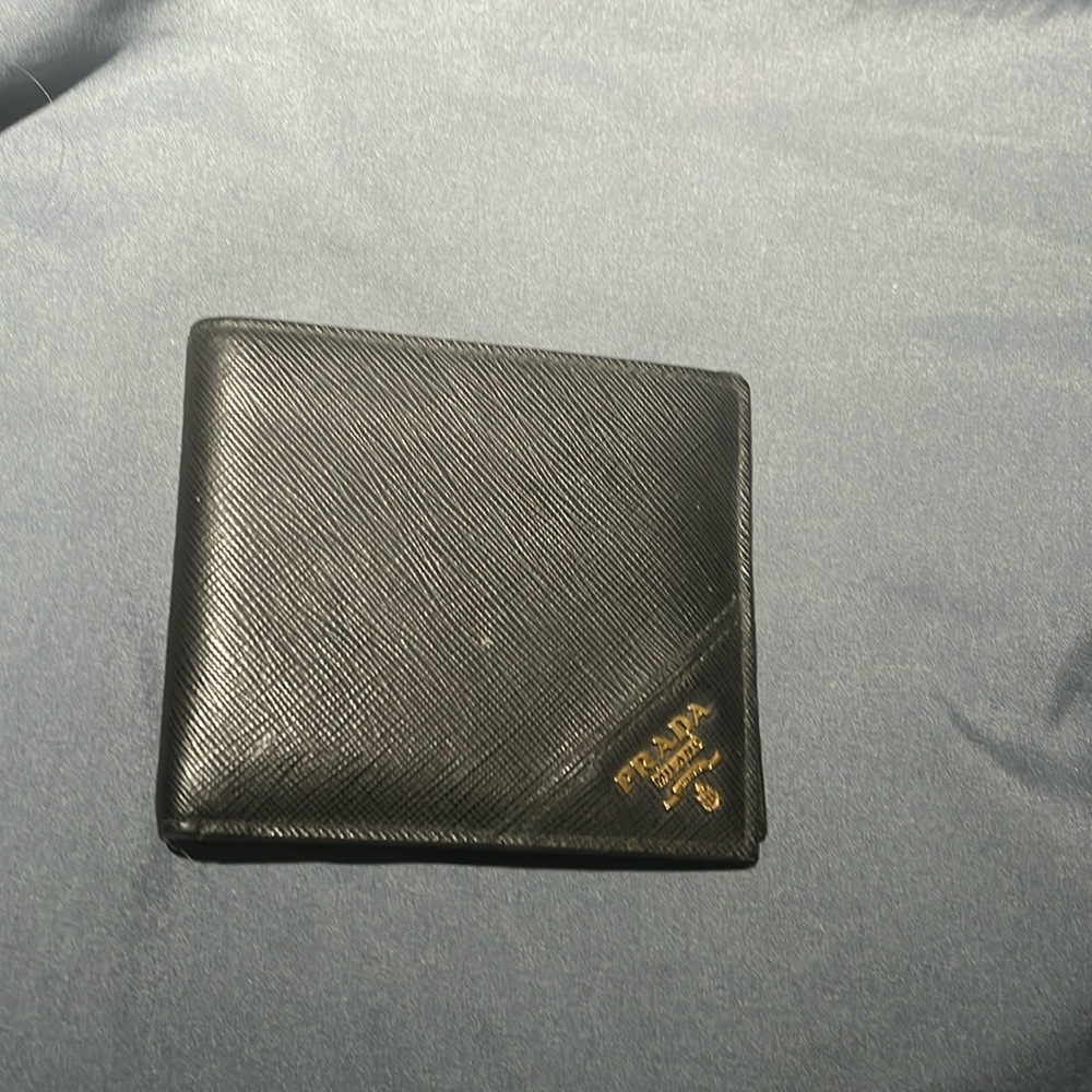 Authentic Prada’s Men’s Wallet.